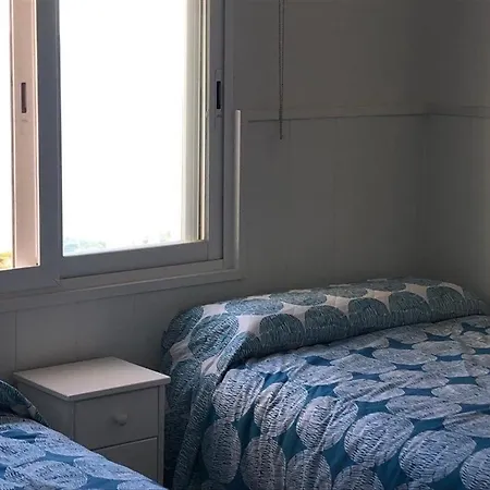 Flat With Sea Views In アパート
